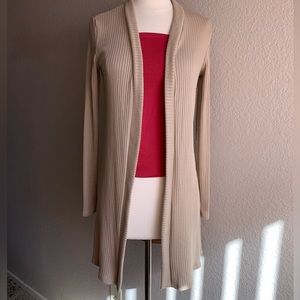 🍓NWT absolutely beautiful Tahari beige, tan knit cardigan, duster, jacket cover